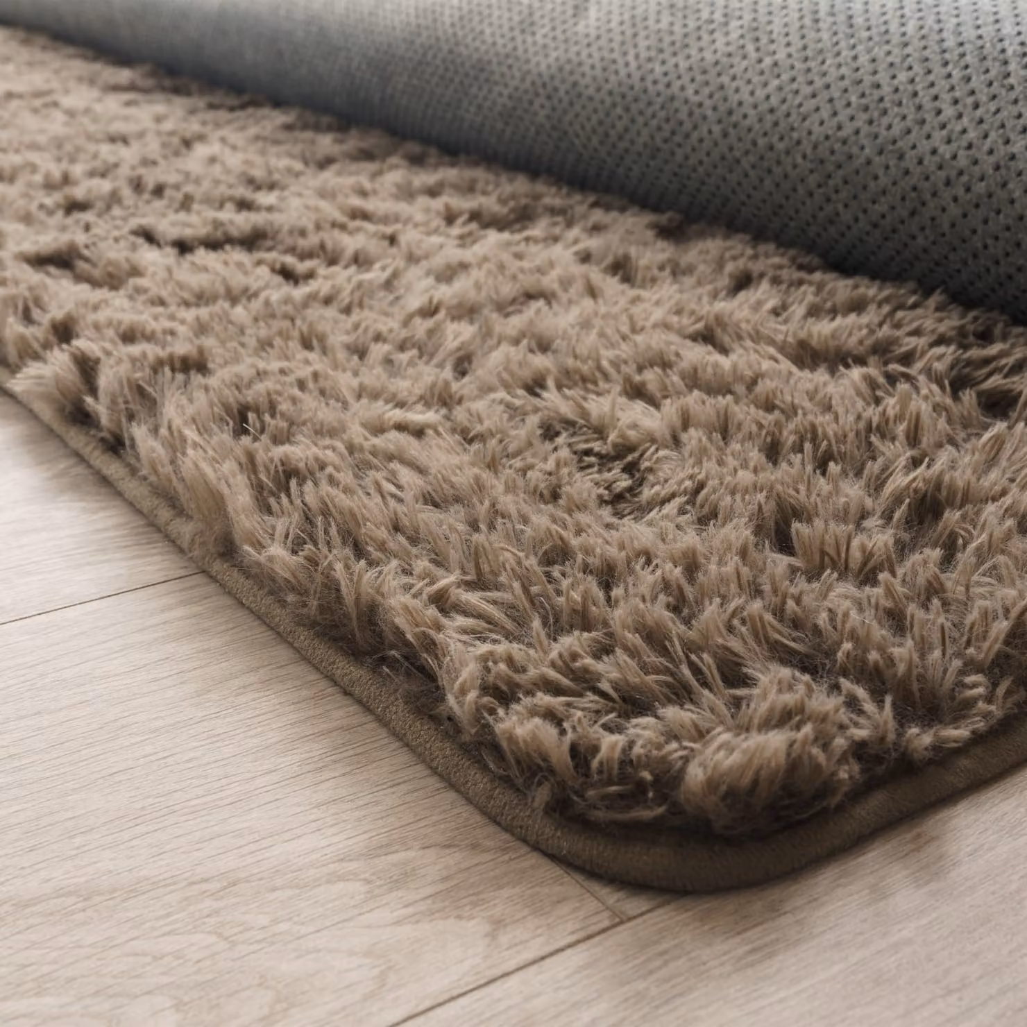Tappeto rotondo a pelo alto Silvana color taupe diametro: 120 cm – 3