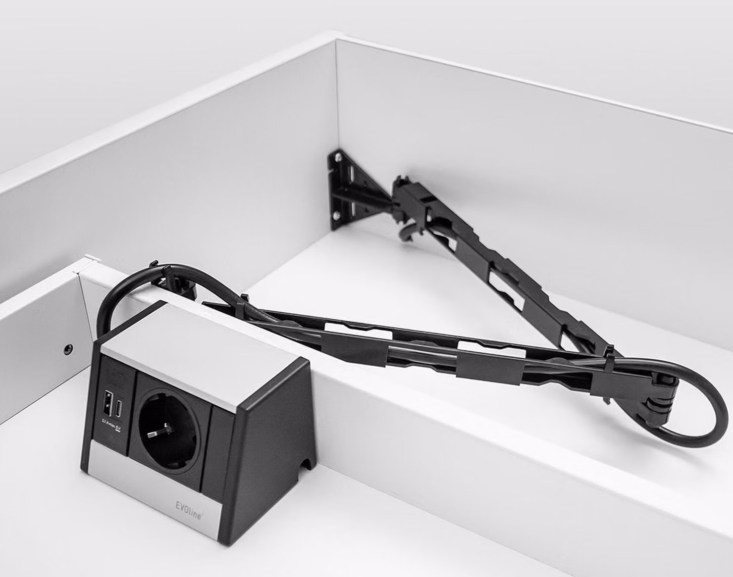 Presa da incasso R-Dock con passacavi Wing USB A/C, cassetto da cucina