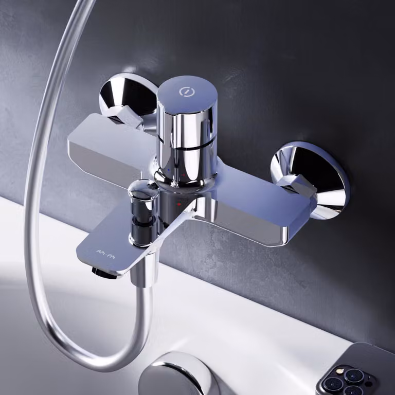 Miscelatore per vasca da bagno con tecnologia touch, finitura cromata, da montare a parete