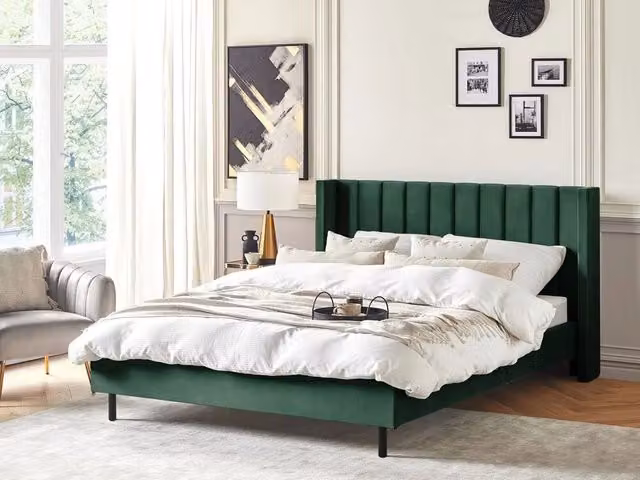 Letto matrimoniale Beliani in velluto verde con rete a doghe in legno L: 180 cm, P: 200 cm, H: 115 cm