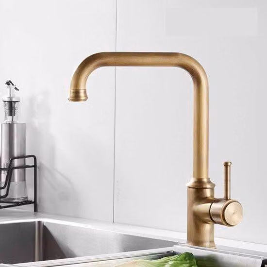 Rubinetto da cucina d'epoca con bocca girevole a 360° e design elegante per il massimo comfort d'uso