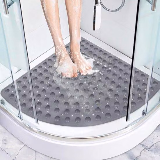 Tappetino antiscivolo per bagno, 70x72 cm, con proprietà antimuffa e sistema di drenaggio dell'acqua, dotato di elastico e scarico, lavabile (grigio)