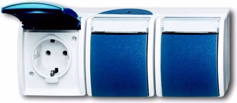 BUSCH-JAEGER Presa tripla Schuko 2300/3EWN-53 orizzontale oceanica con targhetta 2300/3EWN-53 (2084-0-0704)