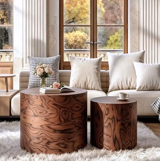 Set di 2 Tavolini da Caffè Rotondi Impilabili con Effetto Tronco d'Albero, Design Rustico Marrone Pommele, Senza Assemblaggio
