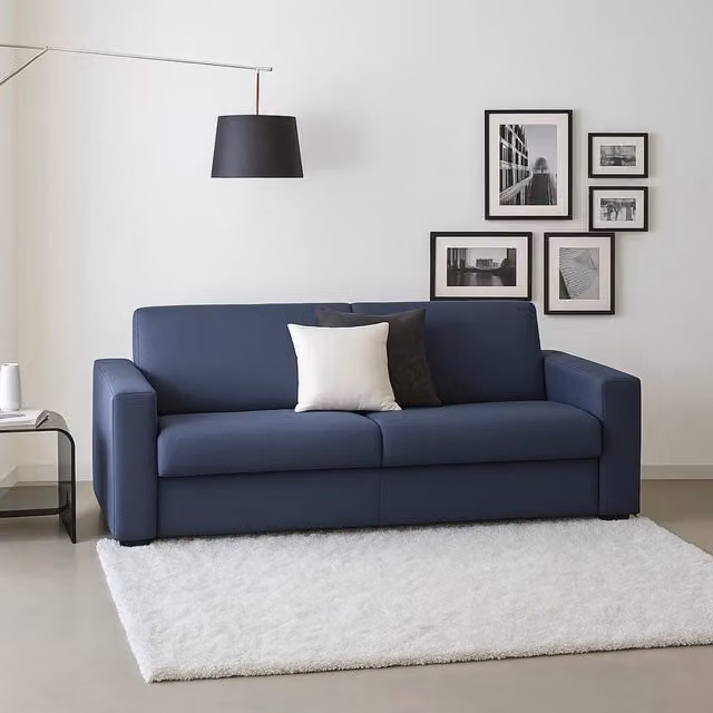 Divano a 3 posti Ayta Talamo Italia in tessuto blu con braccioli standard, L: 220 cm, H: 90 cm, P: 95 cm