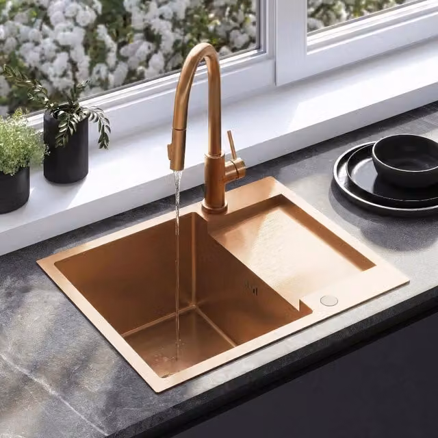 Lavello da cucina in acciaio Rea finitura Paul Brush Copper colore bronze senza rubinetto