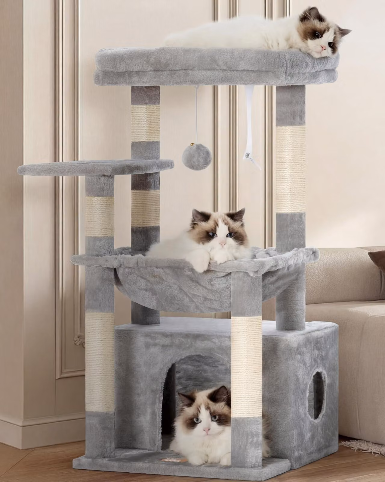 Albero per gatti con una grande e morbida cuccia