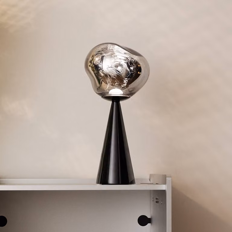 Tom Dixon Lampada da tavolo a LED ricaricabile Melt Portable, nera, 29 cm Melt, dimmerabile, Nero, Camera da letto, Plastica, Design