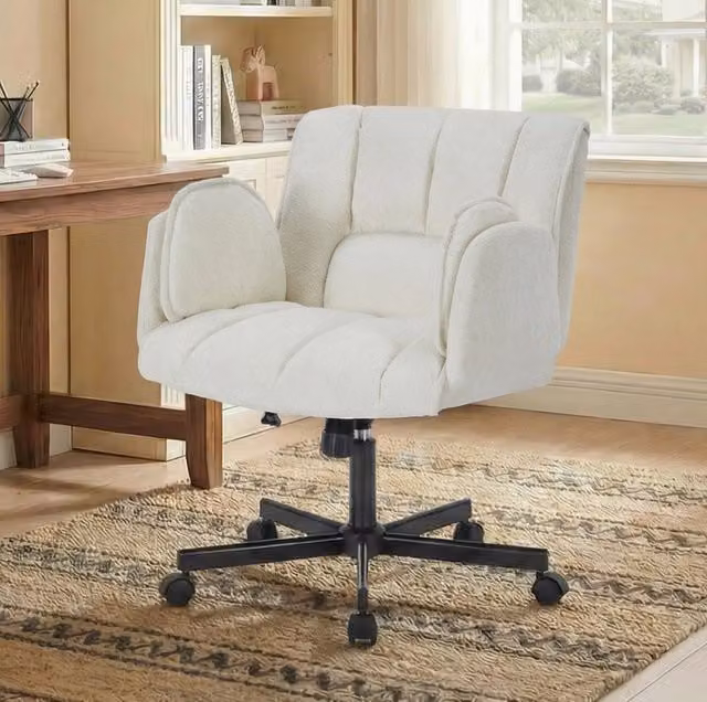 Sedia da ufficio girevole beige con braccioli pieghevoli e regolazione altezza, portata 150 kg