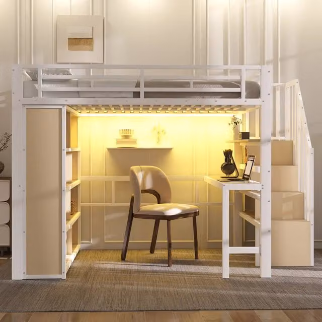 Letto a soppalco MIVRAY bianco con scrivania, ripiani, scala con contenitore e barra LED in metallo e MDF, L/P: 140 x 200 cm