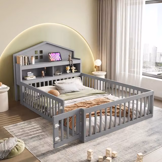 Letto a casetta Mivray per bambini in legno grigio con ripiani, lavagna e barriera, L/P: 140 x 200 cm