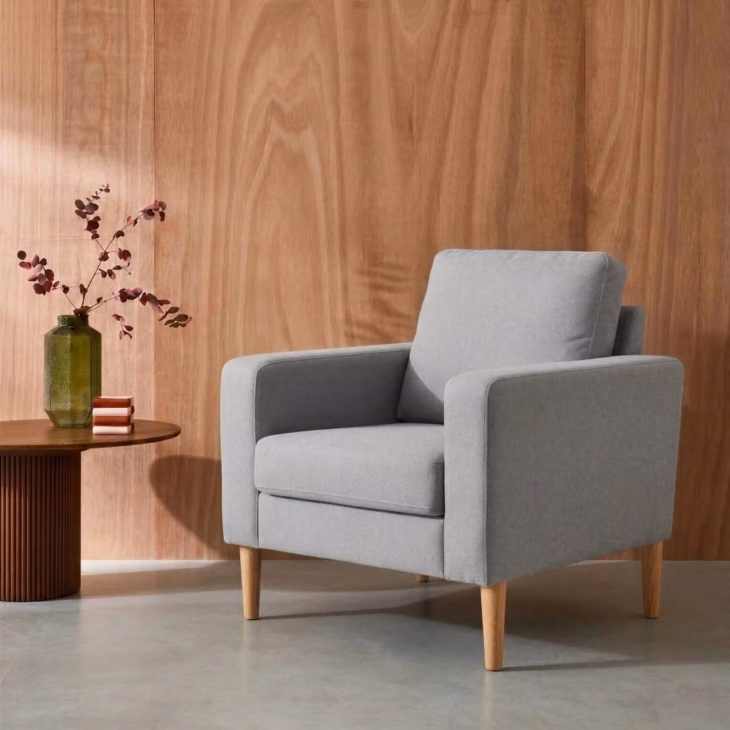 Poltrona scandinava Sweeek in tessuto grigio con struttura in legno e plastica – 2