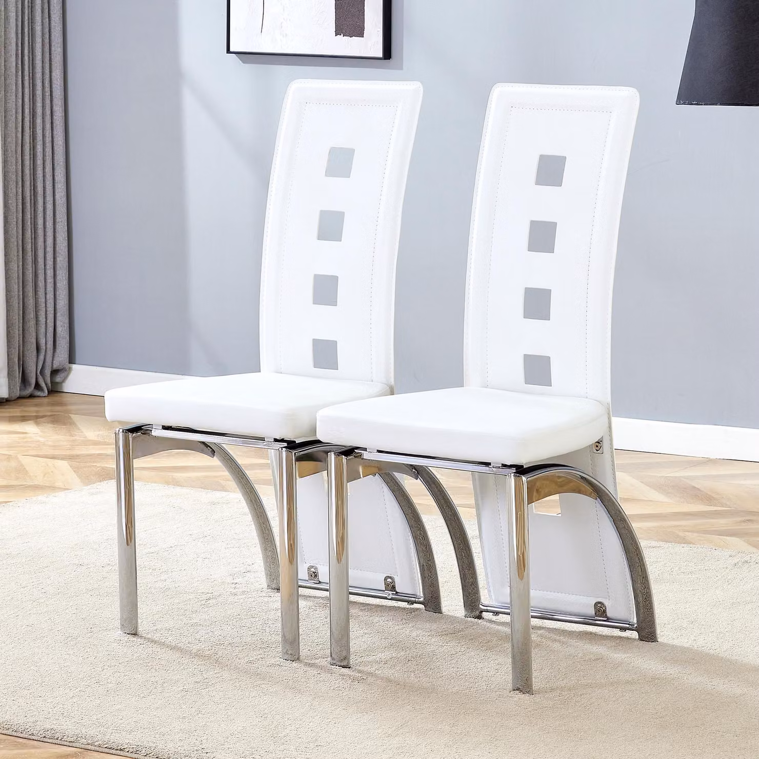 Set di 2 sedie da pranzo, motivo a fori, rivestimento in ecopelle, gambe in metallo, altezza 102,5 cm (bianco e argento)