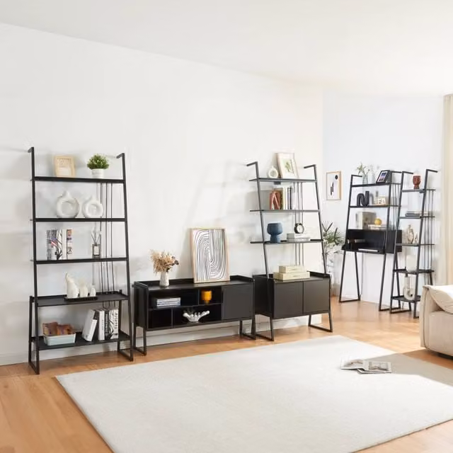 Set Storfjord Composto di Scrivania con Ripiani in Alto Mobile TV e 3 Scaffali a Scala - Nero [en.casa]