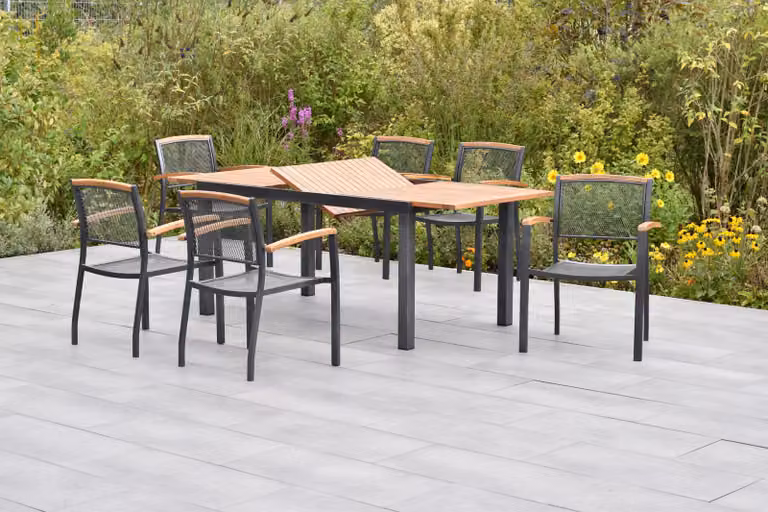Set di mobili da giardino Merxx Tilos, 7 pezzi, 6 poltrone impilabili, tavolo allungabile 150 (200) x 90 cm – Alluminio/Acacia