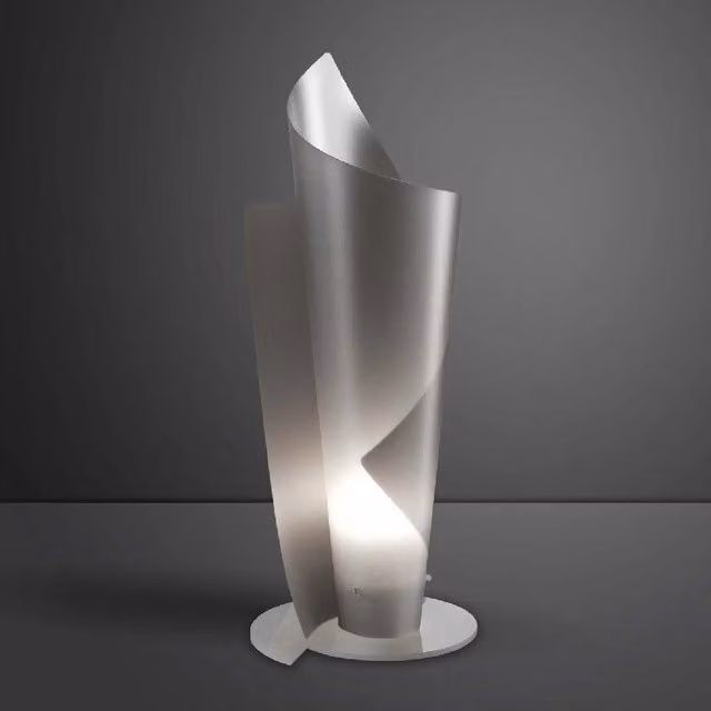 Lampada da tavolo IPERBRIKO Polilux VELA Argento e Bianca, Diametro: 27 cm, Altezza: 70 cm