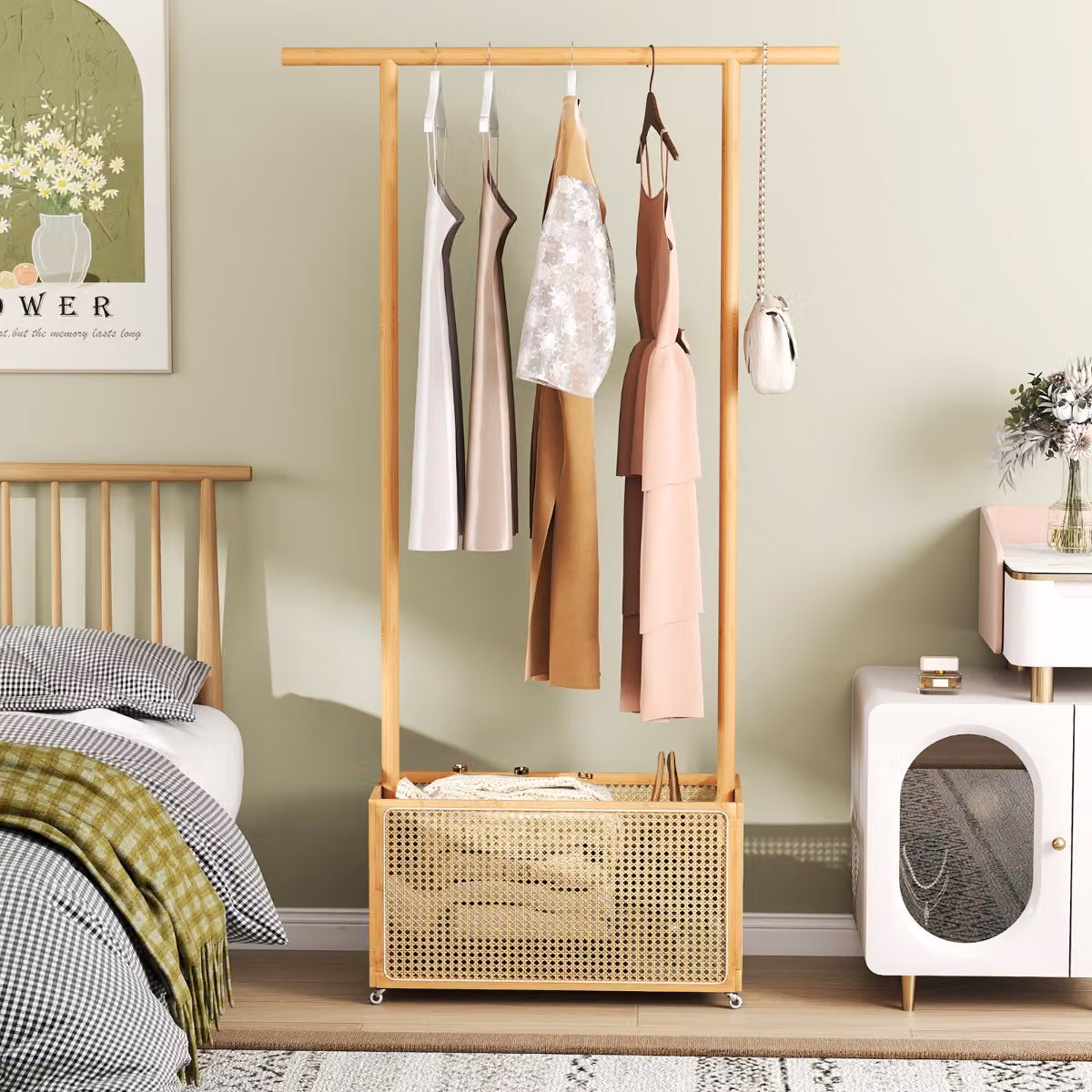 Appendiabiti Costway in bambù con cesto in rattan e ruote, colore marrone naturale per camera da letto