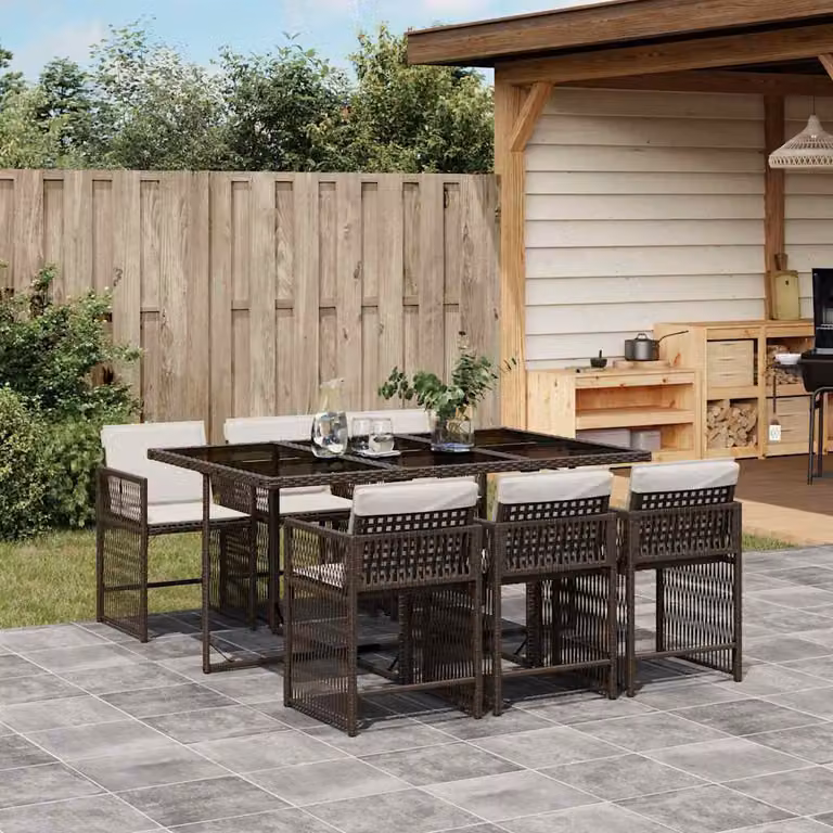vidaXL Set da Pranzo da Giardino 7pz in Polyrattan Marrone con Piano in Vetro e Cuscini Bianchi