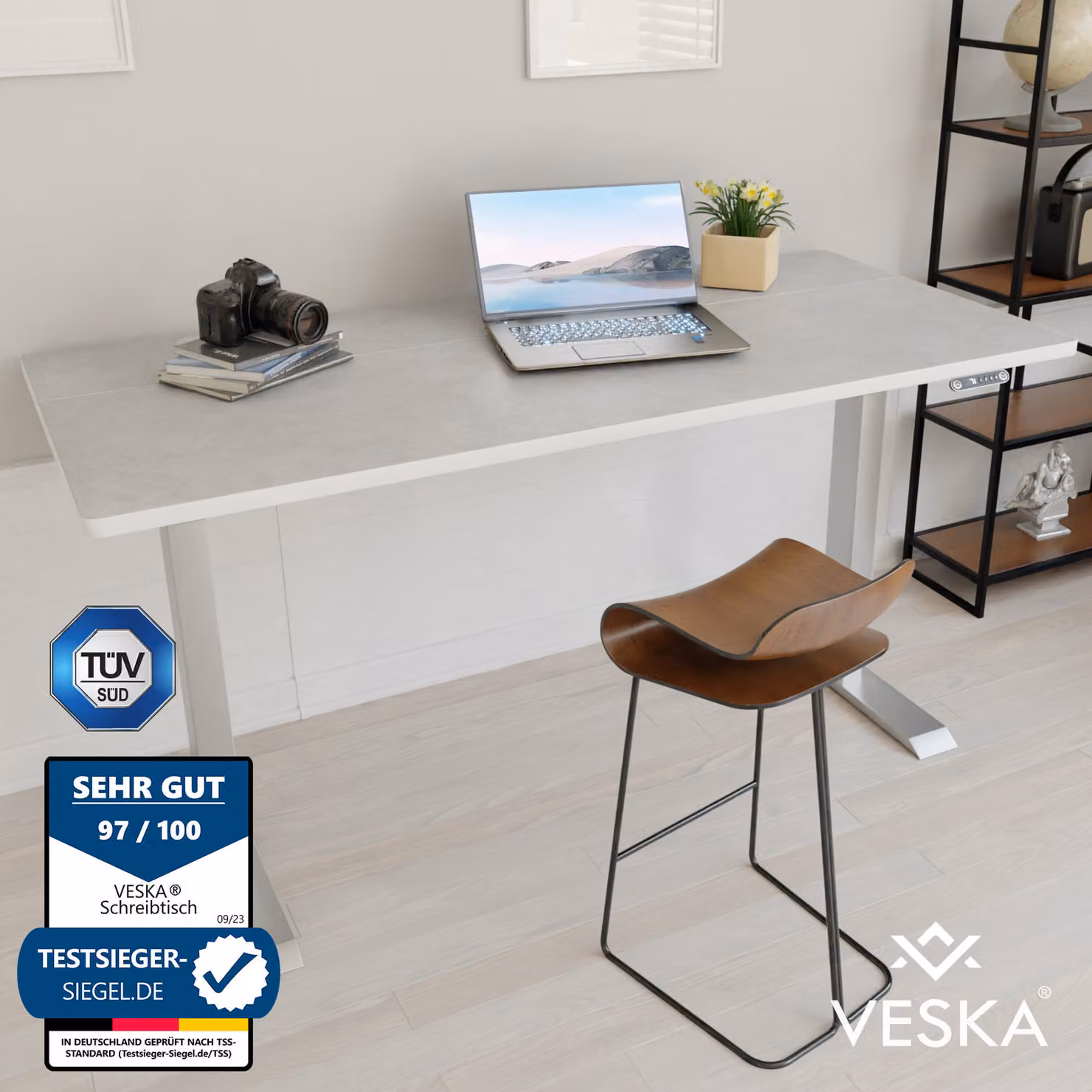 Scrivania regolabile in altezza (140 x 70 cm) - Scrivania per lavorare seduti o in piedi - Scrivania da ufficio regolabile elettricamente in altezza con touchscreen e gambe in acciaio - Argento/grigio pietra