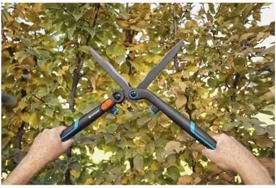 Tagliaerba multifunzione Bosch a batteria ricaricabile con lame reciprocating nero