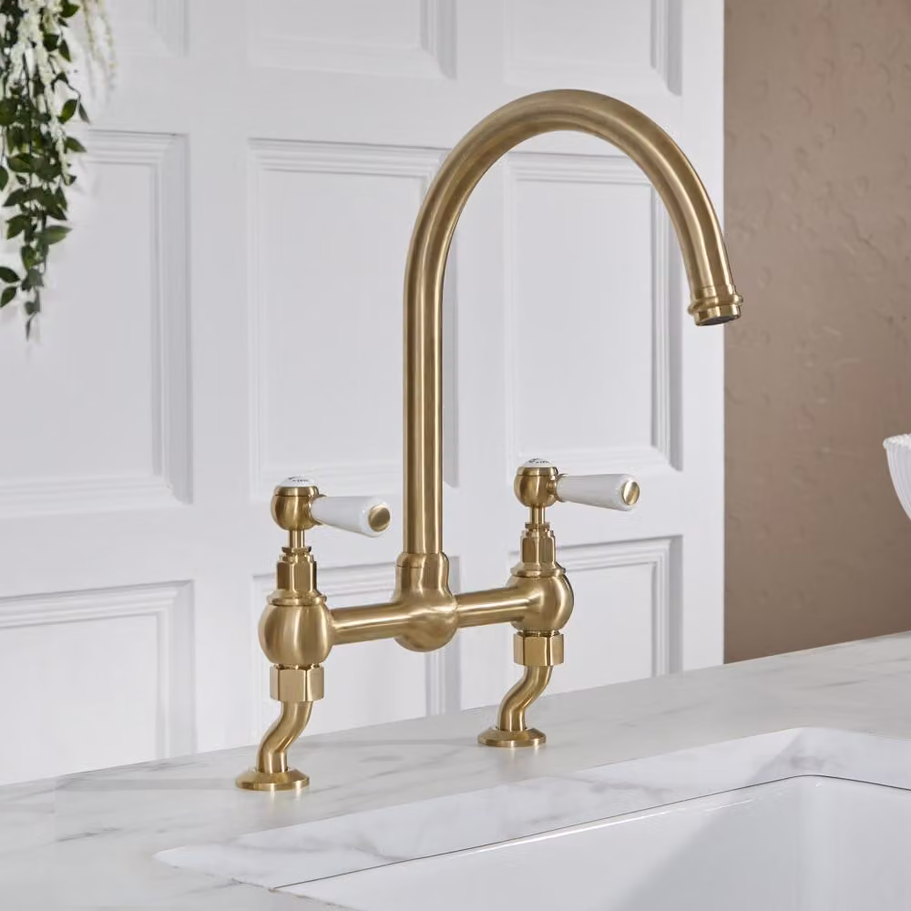 Miscelatore Cucina Tradizionale con Ponte a Gomito - Finitura Oro Satinato - Stile Classico