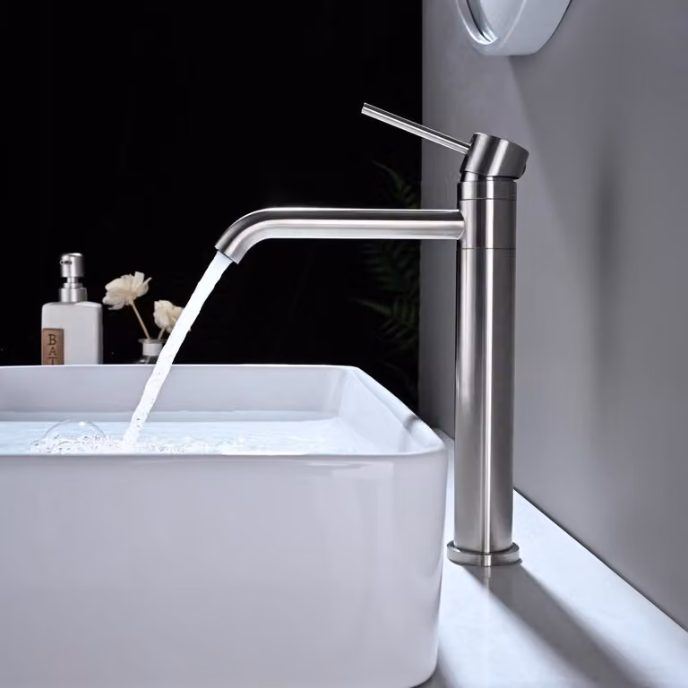Miscelatore monocomando per lavabo, alto, girevole a 360°, finitura argento spazzolato, altezza del beccuccio: 204 mm