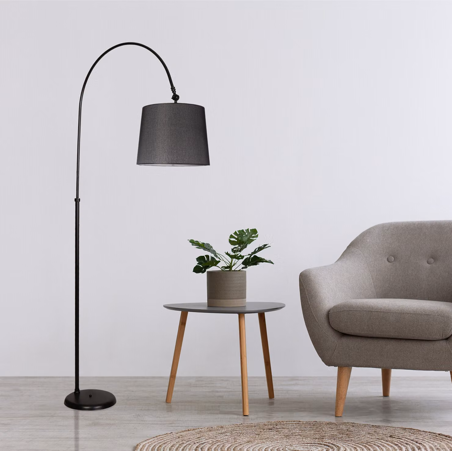 Opviq, Lina: lampada da terra, paralume in rattan nero, corpo in metallo nero