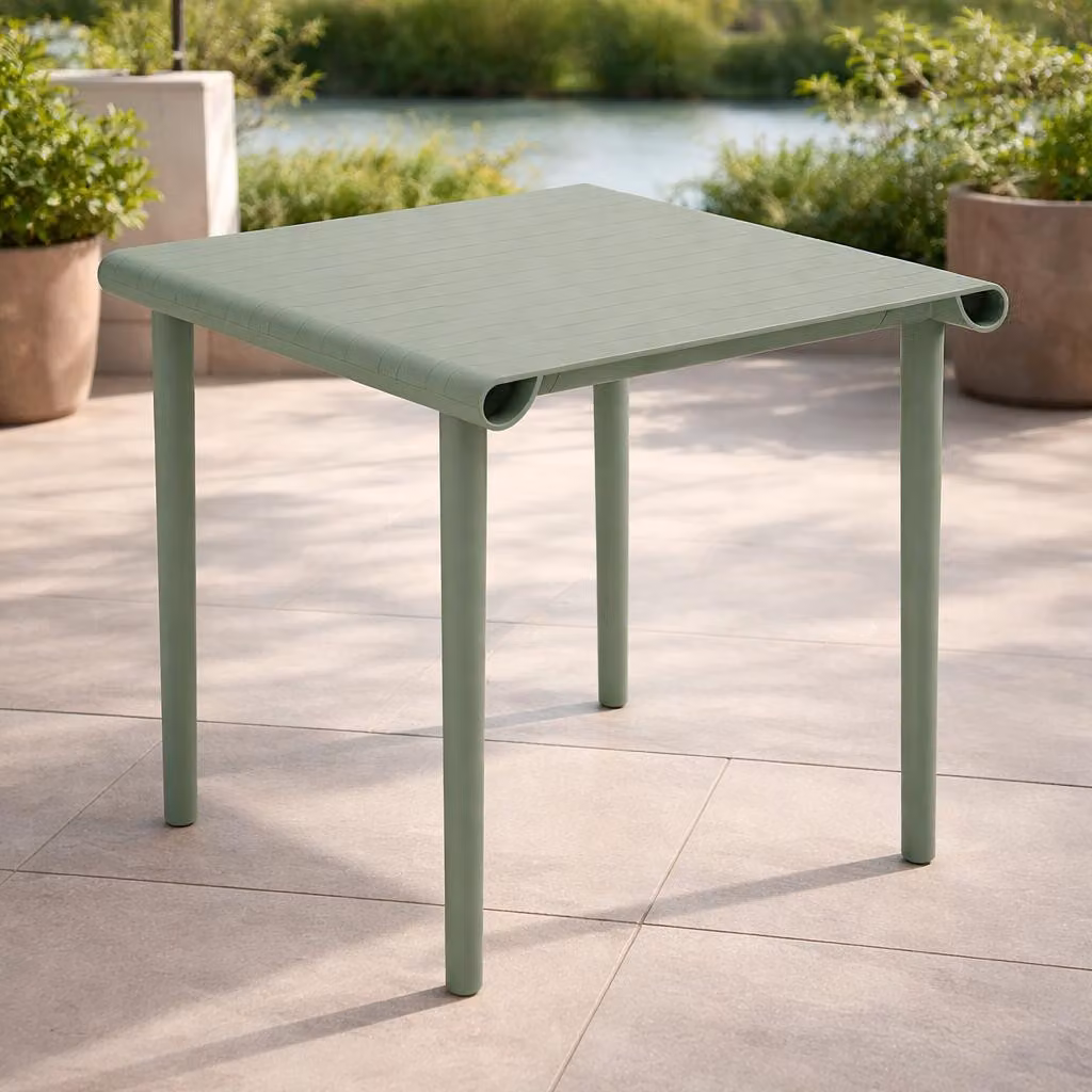 Stilvoller Grüner Gartentisch Edler Quadratischer Kunststofftisch