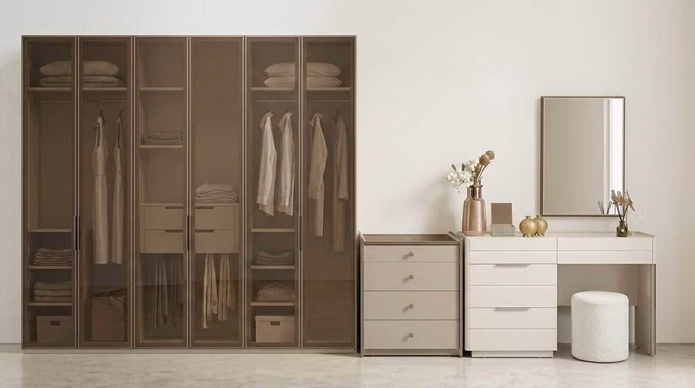 Set per camera da letto beige, moderno, composto da armadio, comò e tavolino da trucco