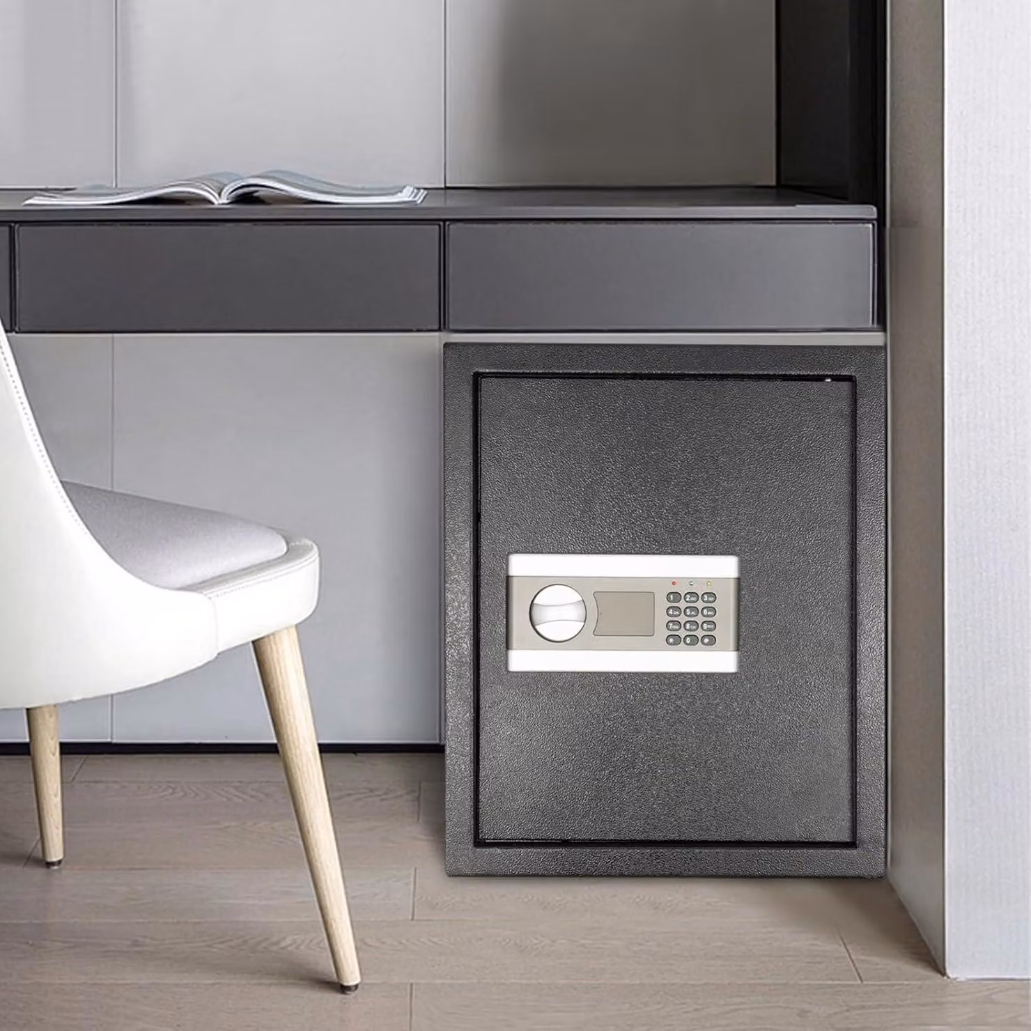 Cassaforte con combinazione elettronica e sistema di allarme, realizzata in acciaio resistente al fuoco