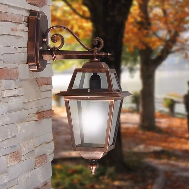 Artemide Lanterna da Parete Classica per Esterno con Diffusore Trasparente e Struttura Nero-Oro