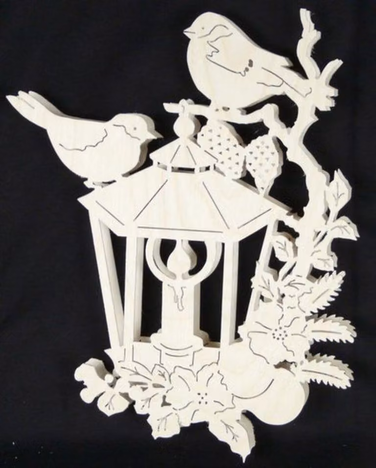 Decorazione per finestra a forma di lanterna natalizia, con motivi di uccelli e illuminazione. Dimensioni: 35x27x4 cm. Nuova