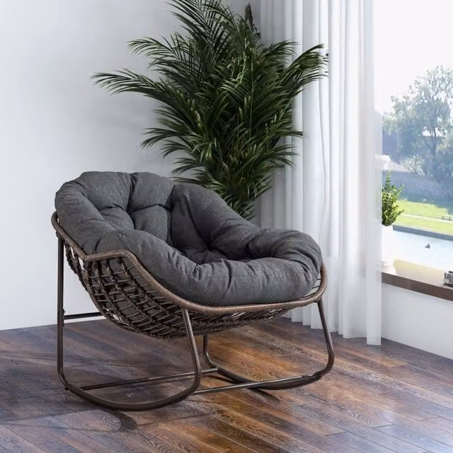 Poltrona a Dondolo da Esterno in Rattan Sintetico con Cuscino Spesso, Sedia Lounge Oversize Grigio Scuro per Giardino e Terrazza