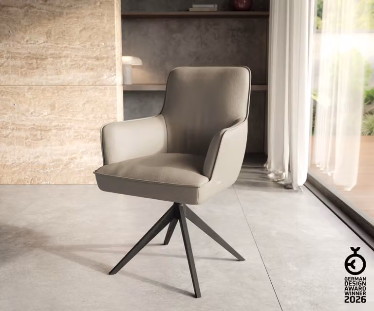Sedia girevole DELIFE Heira-Flex con braccioli in vera pelle, base a croce larga color fango, rotazione a 360°, molle insacchettate