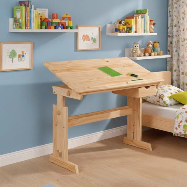 Scrivania DMORA in legno con piano inclinato, colore marrone quercia e beige, L: 109 cm, P: 55 cm, H: 63 cm – 1