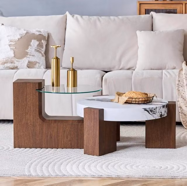 Set di tavolini da salotto separabili in MDF effetto noce e vetro trasparente