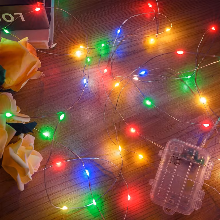 Catena luminosa a LED, 5 metri, 50 LED colorati, grado di protezione IP44, alimentazione a batteria