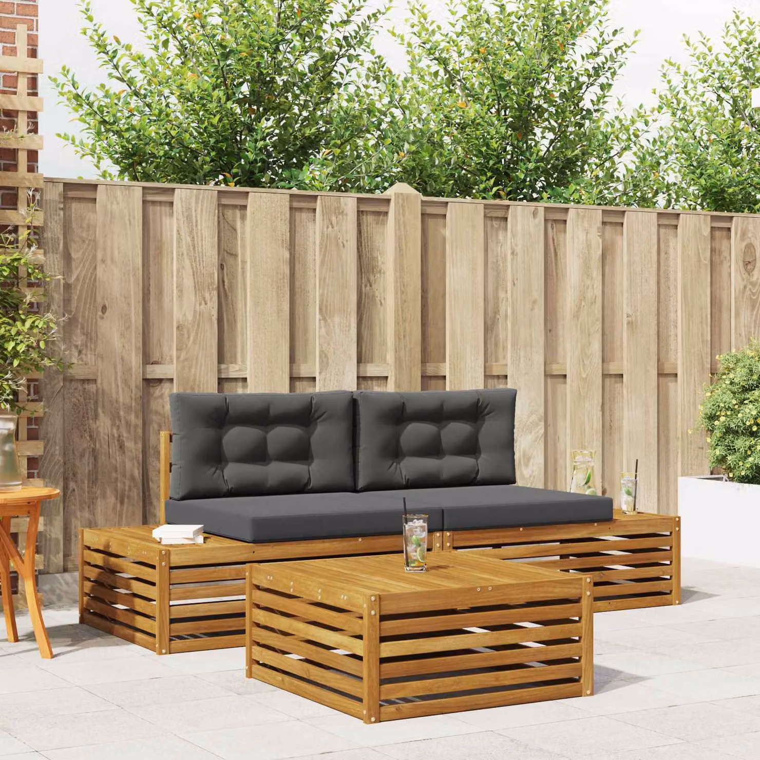 Set di mobili da giardino vidaXL composto da 2 divani da esterno a 2 posti e un tavolino da caffè in legno di acacia con cuscini beige e antracite