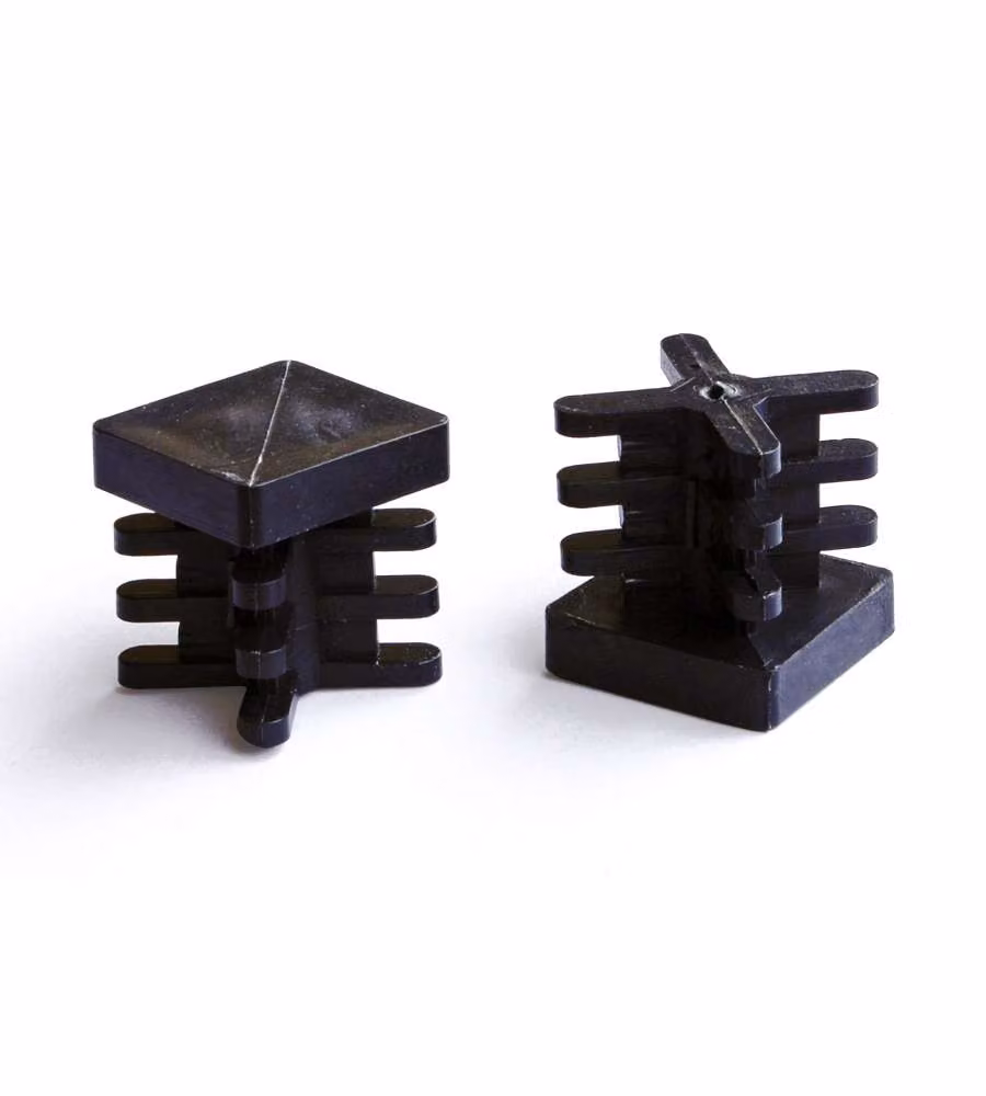 Puntale Alettato 40 x 40 mm Nero
