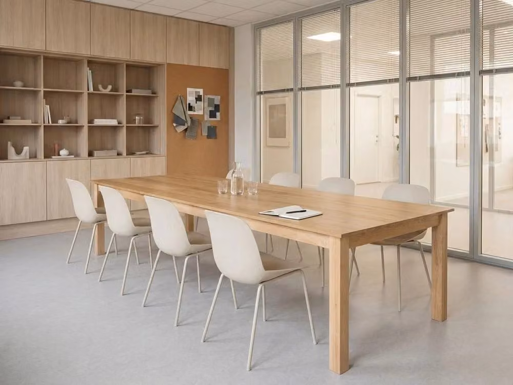 Tavolo da conferenza allungabile BELIANI in MDF impiallacciato effetto frassino, piano rettangolare beige e gambe in legno di Hevea, L: 180-280 cm, P: 100 cm, H: 76 cm – 2