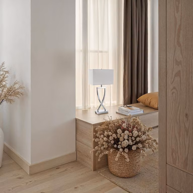 Lampada da tavolo tectake Avina in metallo design moderno, colore cromo e bianco, 60W