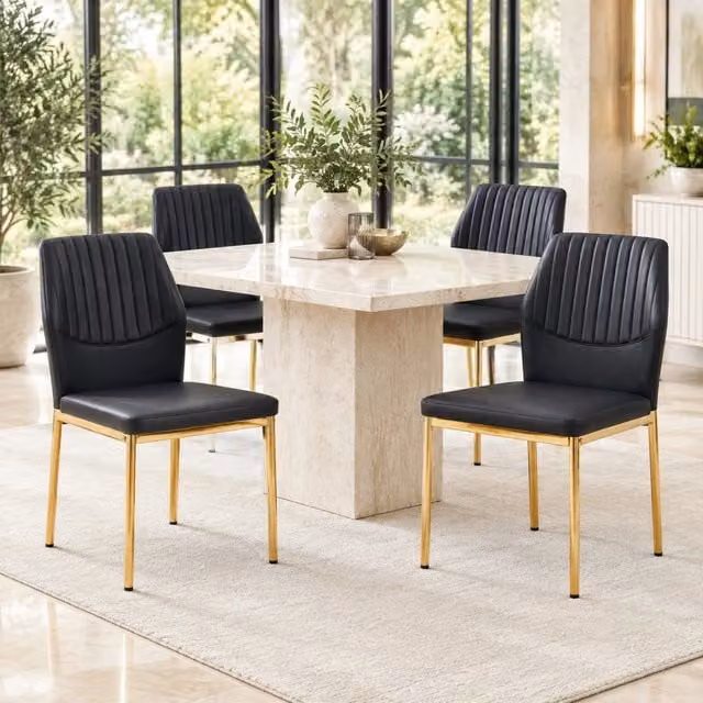 Set di 4 sedie da pranzo FOLYNA in similpelle nera e metallo dorato con schienale a coste, Altezza: 93 cm