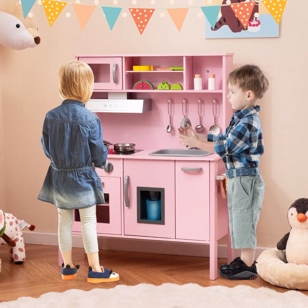 Cucina giocattolo in legno Costway per bambini con microonde, cappa aspirante e lavello, colore rosa
