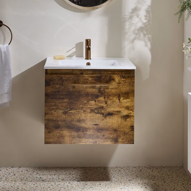 Mobile Bagno Rovere Scuro Sospeso da 600mm con Lavabo e Maniglia con Barra a T in Rame Satinato - Cluo