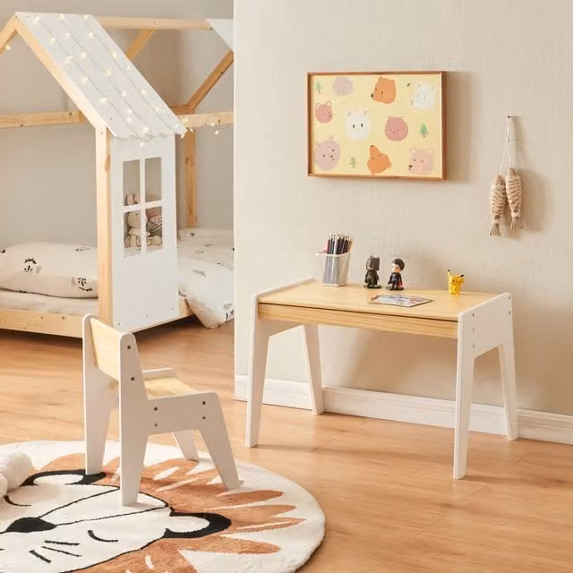 Set Skinnskatteberg en.casa Tavolo e Sedie per Bambini in Legno di Pino e MDF, Colore Bianco e Legno Naturale, L/P/H: 73 x 48 x 39,5 cm