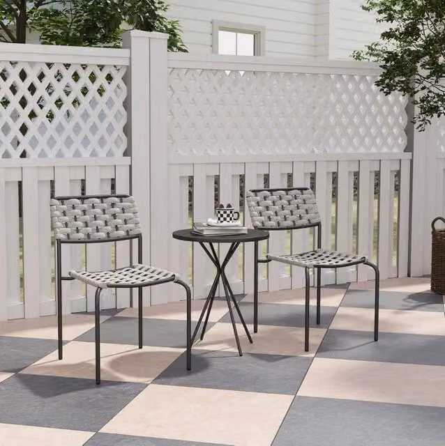 Set da giardino ULEVR 3 pezzi grigio con tavolo rotondo e 2 sedie impilabili in rattan a corda e acciaio