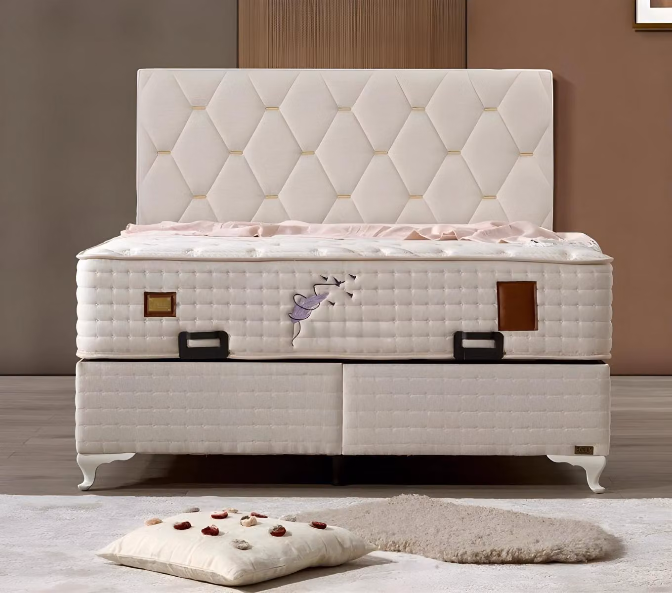 Elegantes Weißes Bett mit Matratze aus Textil und Holz