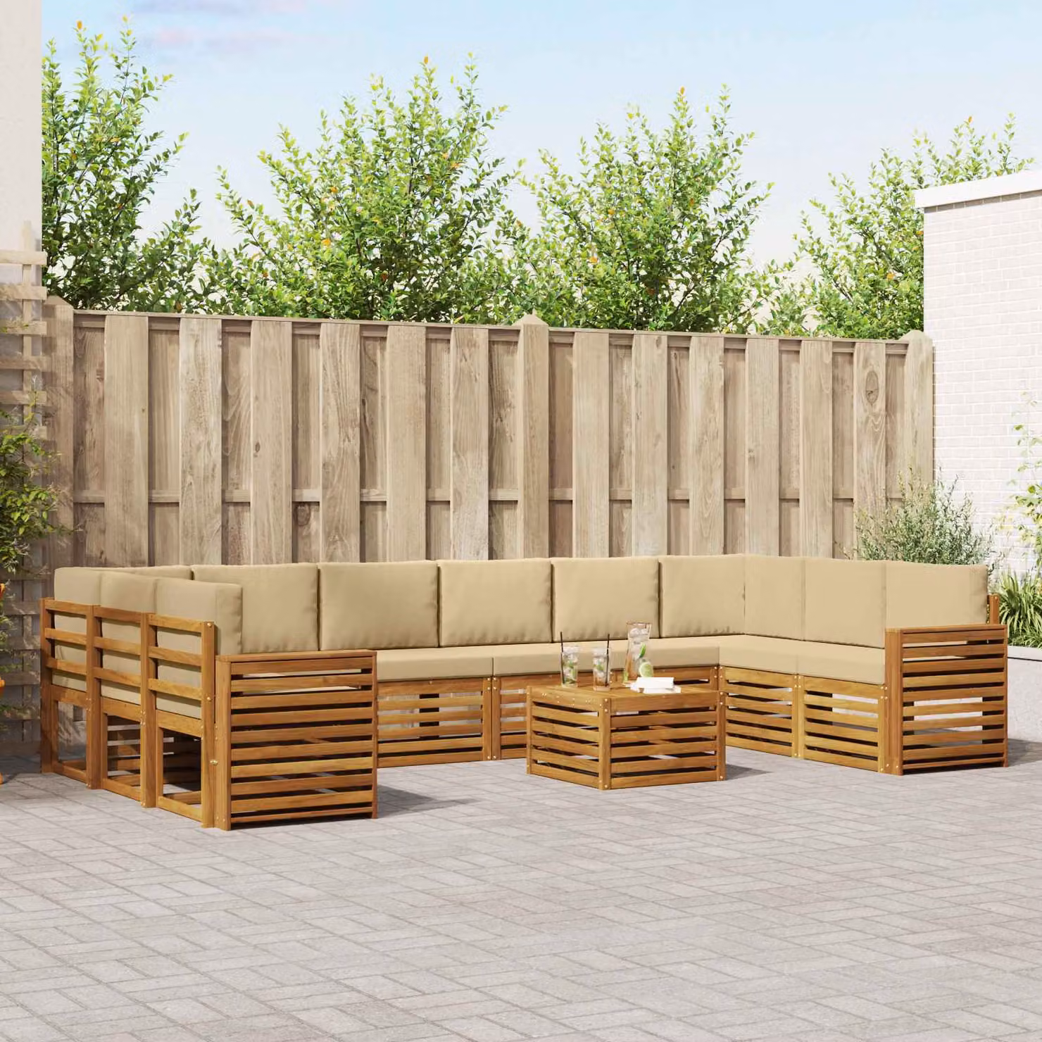 vidaXL Set di divani da esterno a forma di U composto da 11 pezzi in legno di acacia con cuscini beige e marrone