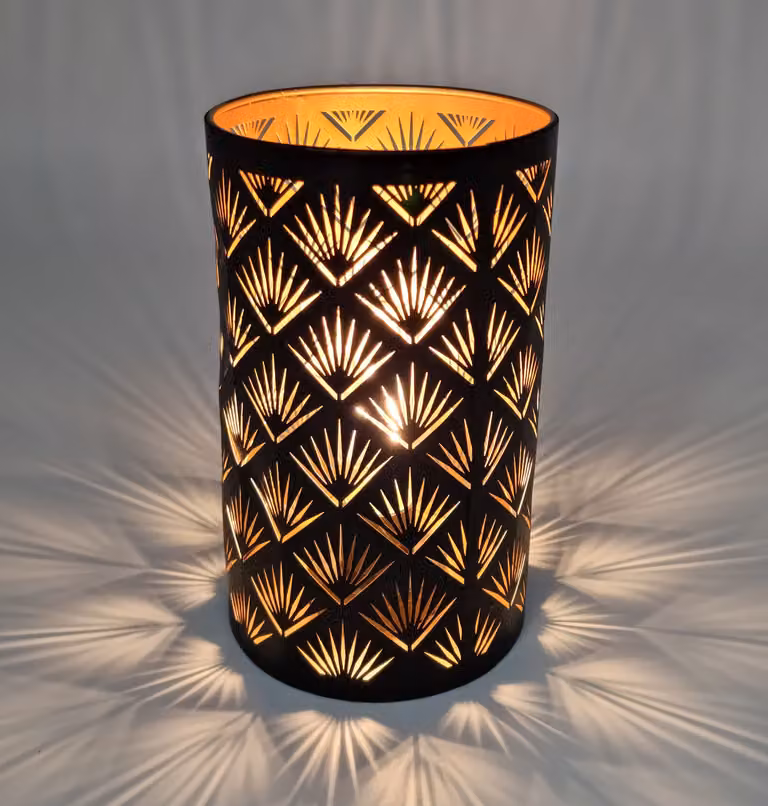 3.07 Lampada da tavolo in metallo con effetto 3D - interno / batteria - circa 20x12 cm