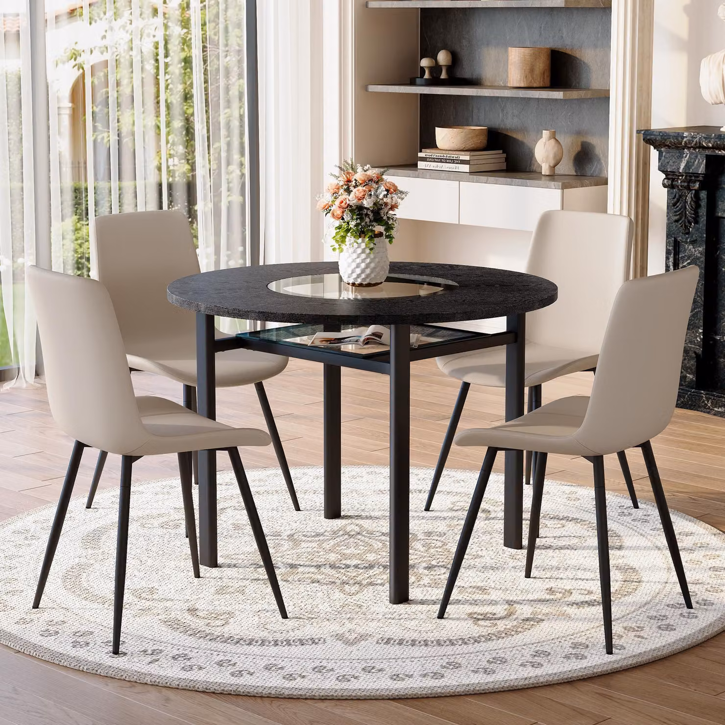 Set tavolo da pranzo rotondo STILVORA con 4 sedie realizzate in materialePoliuretanoe cuscini per una maggiore comodità. Tavolo rotondo di 100 cm con finitura effetto legno nero. Set da pranzo per soggiorno, colore grigio caldo
